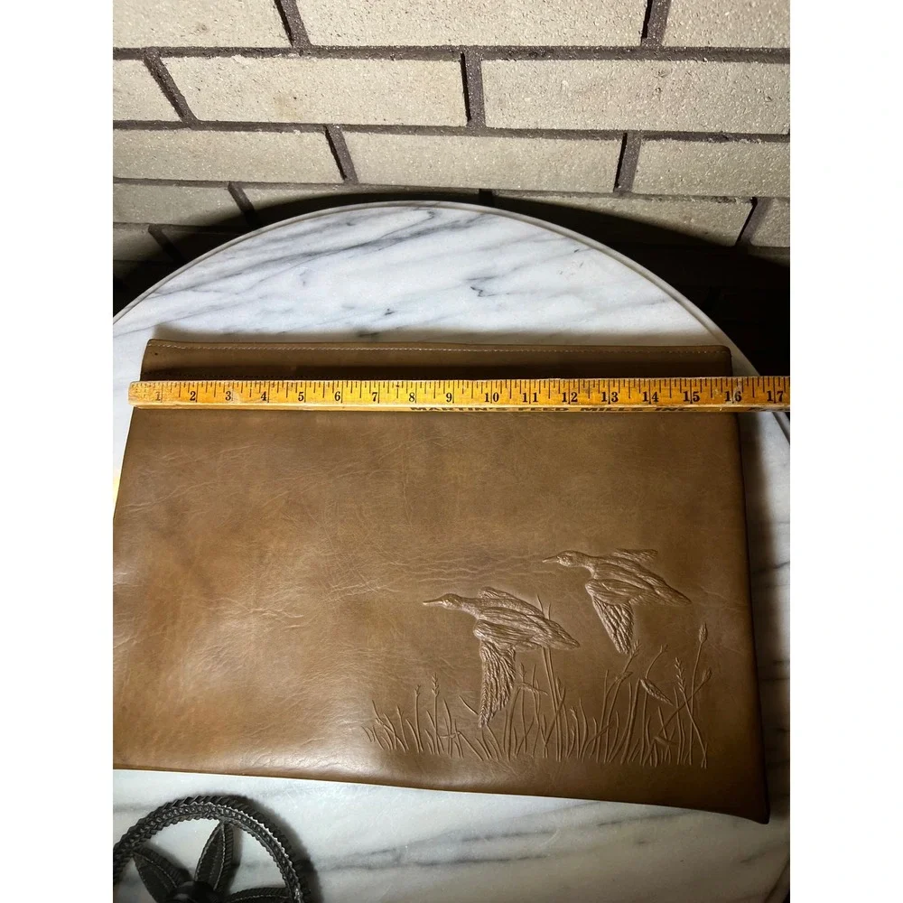 Vintage Embossed Duck Portfolio Case Tan Faux Leather Document Folder 16.5in